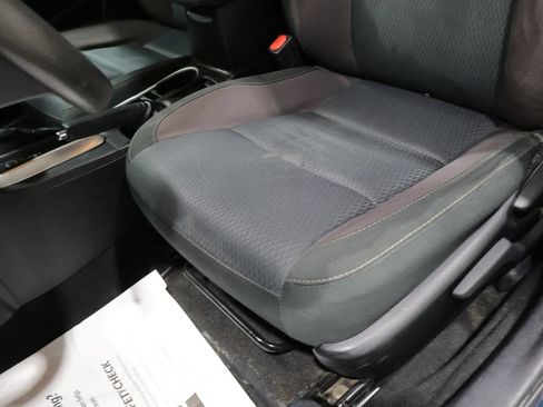 Used 2018 Toyota Corolla LE w/ Carpet Mat Package (TMS) FWD image 12