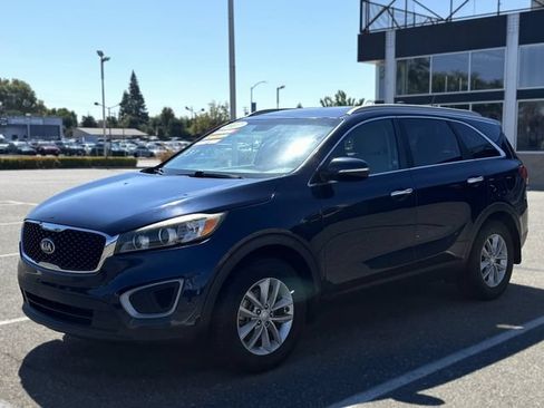 Used 2017 Kia Sorento FWD image 9