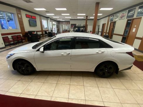 Used 2021 Hyundai Elantra Blue FWD image 4