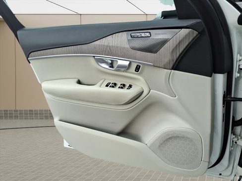 Used 2023 Volvo XC90 B6 Ultimate w/ Lounge Package image 26