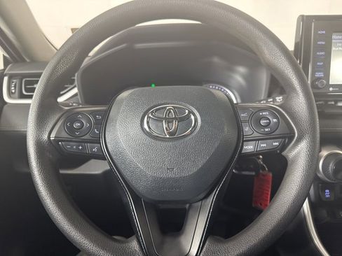 Used 2021 Toyota RAV4 LE image 19