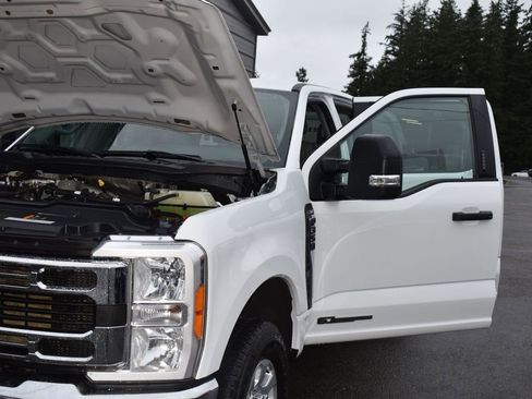 Used 2023 Ford F350 XLT w/ FX4 Off-Road Package image 21