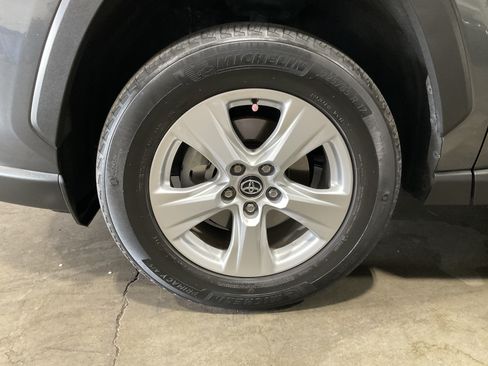 Used 2020 Toyota RAV4 XLE w/ Convenience Package AWD/4WD image 11