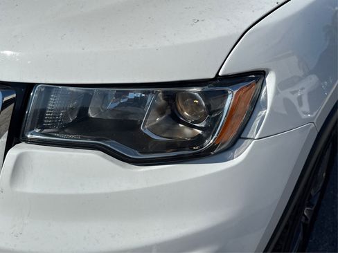 Used 2018 Jeep Grand Cherokee Limited image 17