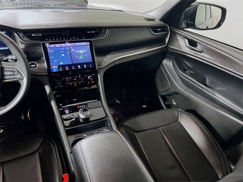 Used 2024 Jeep Grand Cherokee L Limited w/ Luxury Tech Group II image 21