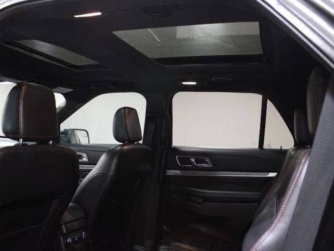 Used 2018 Ford Explorer Sport AWD/4WD image 3