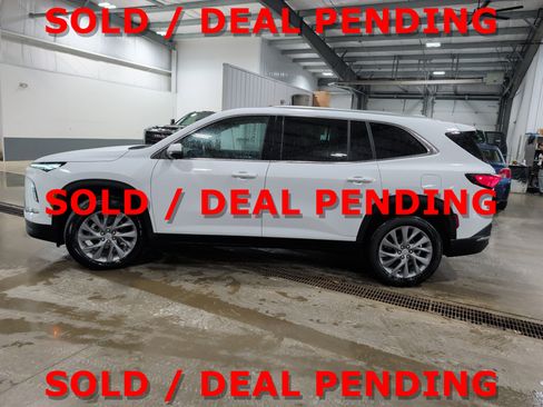 Used 2025 Buick Enclave Preferred w/ Power Package AWD/4WD image 5