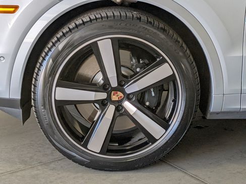 Certified 2025 Porsche Cayenne S AWD/4WD image 15