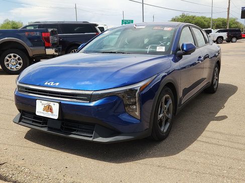 Used 2025 Kia K4 LXS image 1