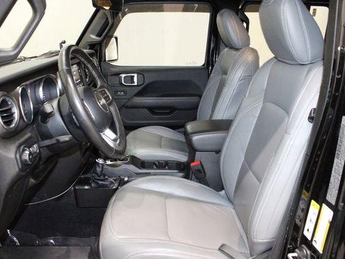 Used 2019 Jeep Wrangler Unlimited Sahara image 8