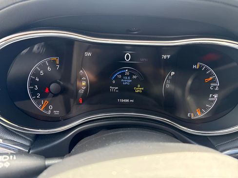 Used 2018 Jeep Grand Cherokee Overland AWD/4WD image 23