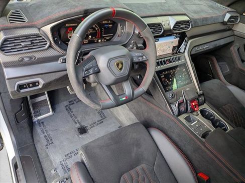 Used 2023 Lamborghini Urus Performante AWD/4WD image 10