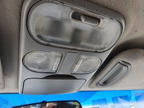 Used 2004 Mitsubishi Endeavor XLS AWD/4WD image 13