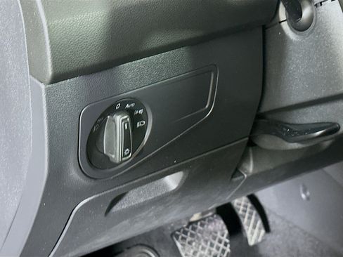 Used 2021 Volkswagen Tiguan SEL AWD/4WD image 16