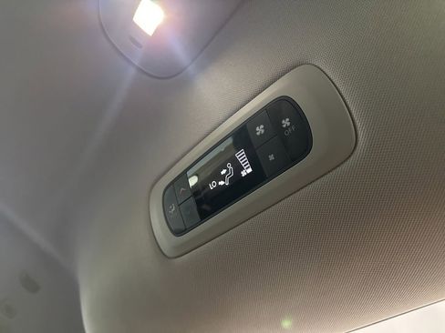 Used 2024 Chrysler Voyager LX image 16