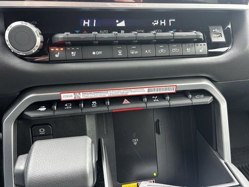 Used 2025 Toyota Tundra Platinum image 23