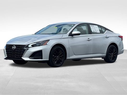 Used 2025 Nissan Altima 2.5 SV w/ SV Special Edition Package AWD/4WD image 3