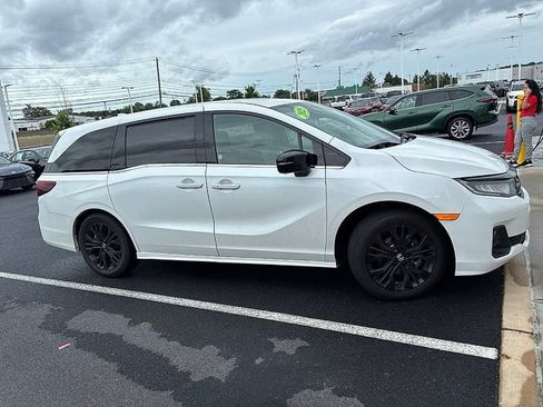 Used 2025 Honda Odyssey Sport-L image 4
