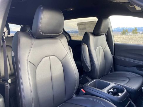 New 2026 Chrysler Pacifica Select AWD/4WD image 18