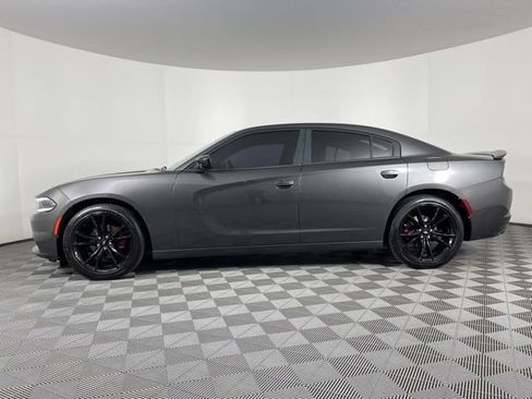 Used 2018 Dodge Charger SXT w/ Blacktop Package image 6