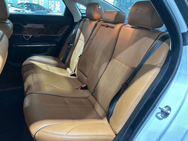 Used 2016 Jaguar XJ R-Sport RWD image 6