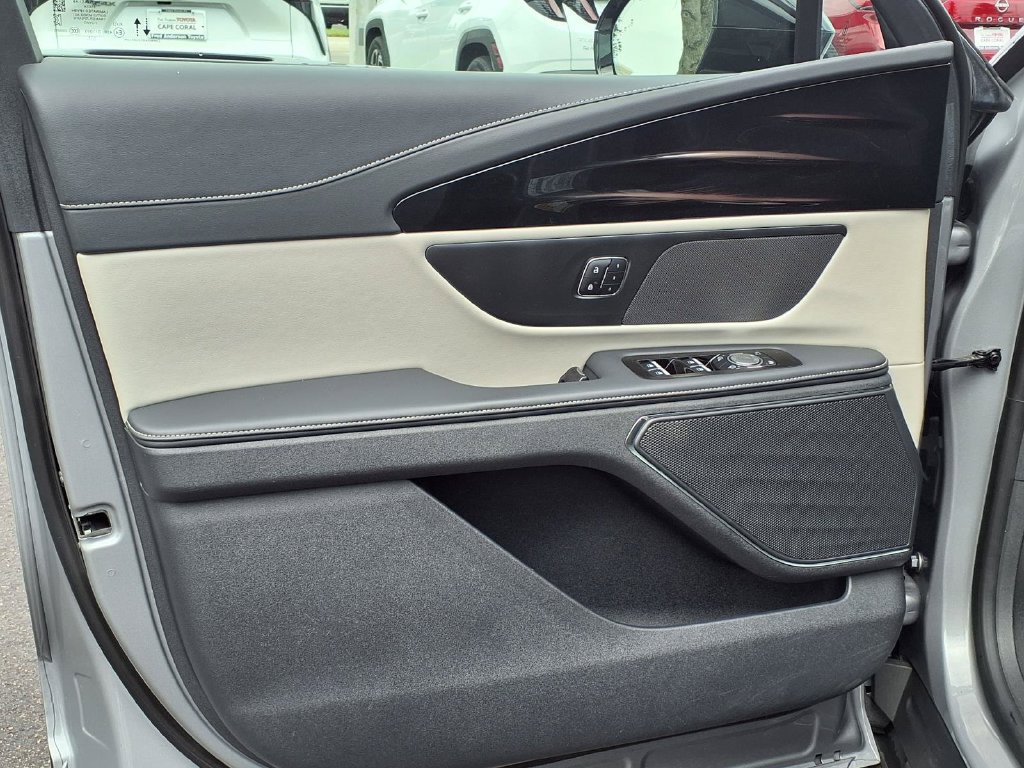 Used 2024 Lincoln Nautilus Premier AWD/4WD image 26