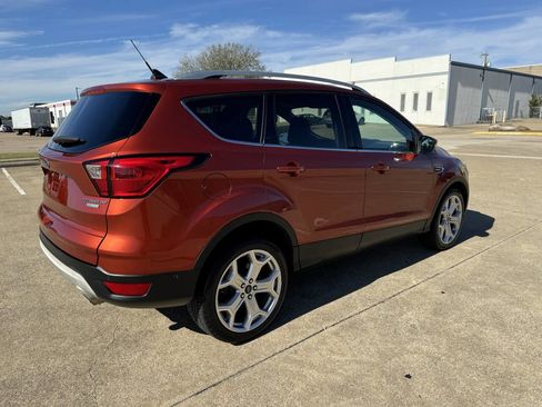 Used 2019 Ford Escape Titanium image 5