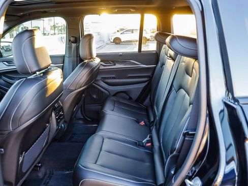 Used 2025 Jeep Grand Cherokee Limited w/ Luxury Tech Group II image 22