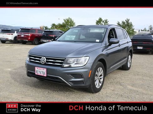 Used 2018 Volkswagen Tiguan SE w/ Panoramic Sunroof Package image 1