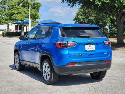 Used 2024 Jeep Compass Latitude AWD/4WD image 4