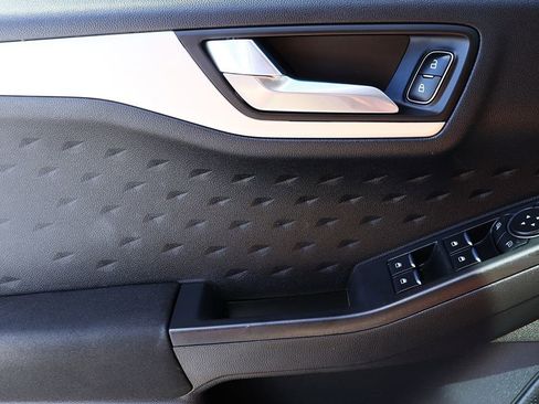 Used 2020 Ford Escape SE image 40