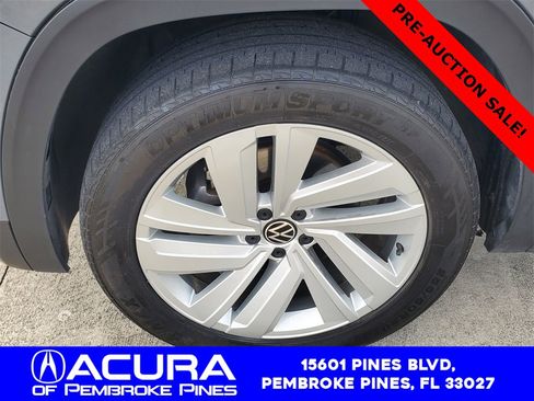 Used 2021 Volkswagen Atlas Cross Sport SE w/ Panoramic Sunroof Package image 4