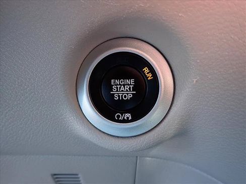 Used 2024 Chrysler Pacifica Touring-L FWD image 24