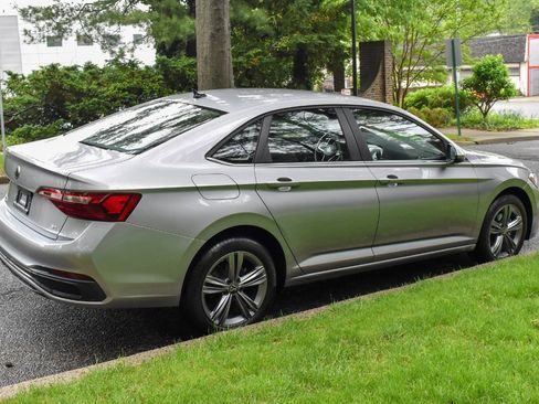 Used 2024 Volkswagen Jetta SE FWD image 7