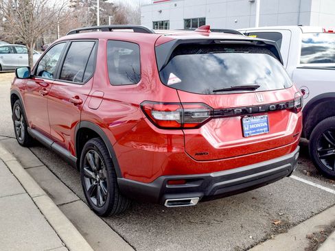 Certified 2025 Honda Pilot Sport image 7