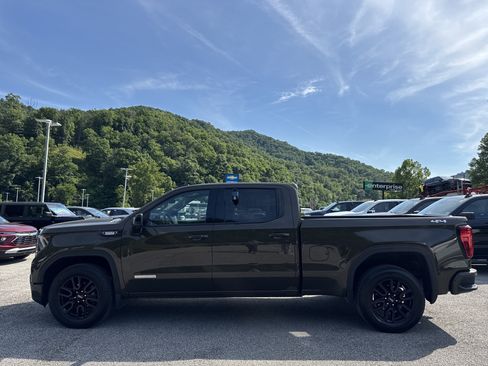 Used 2023 GMC Sierra 1500 Elevation w/ Preferred Package AWD/4WD image 9