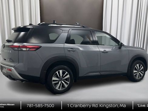 Used 2024 Nissan Pathfinder SL AWD/4WD image 5