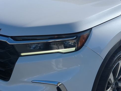 Used 2023 Honda Pilot Touring image 12