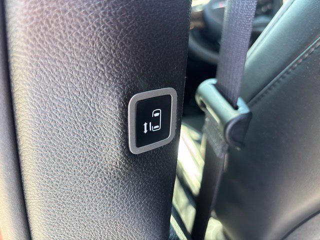 Used 2025 Chrysler Pacifica Limited FWD image 20