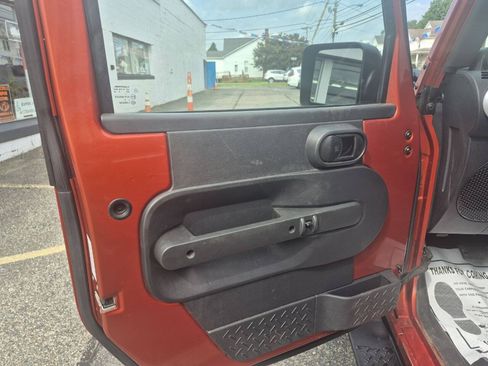 Used 2009 Jeep Wrangler Unlimited Sahara AWD/4WD image 13