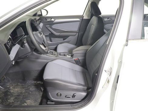 New 2025 Volkswagen Jetta SE image 28