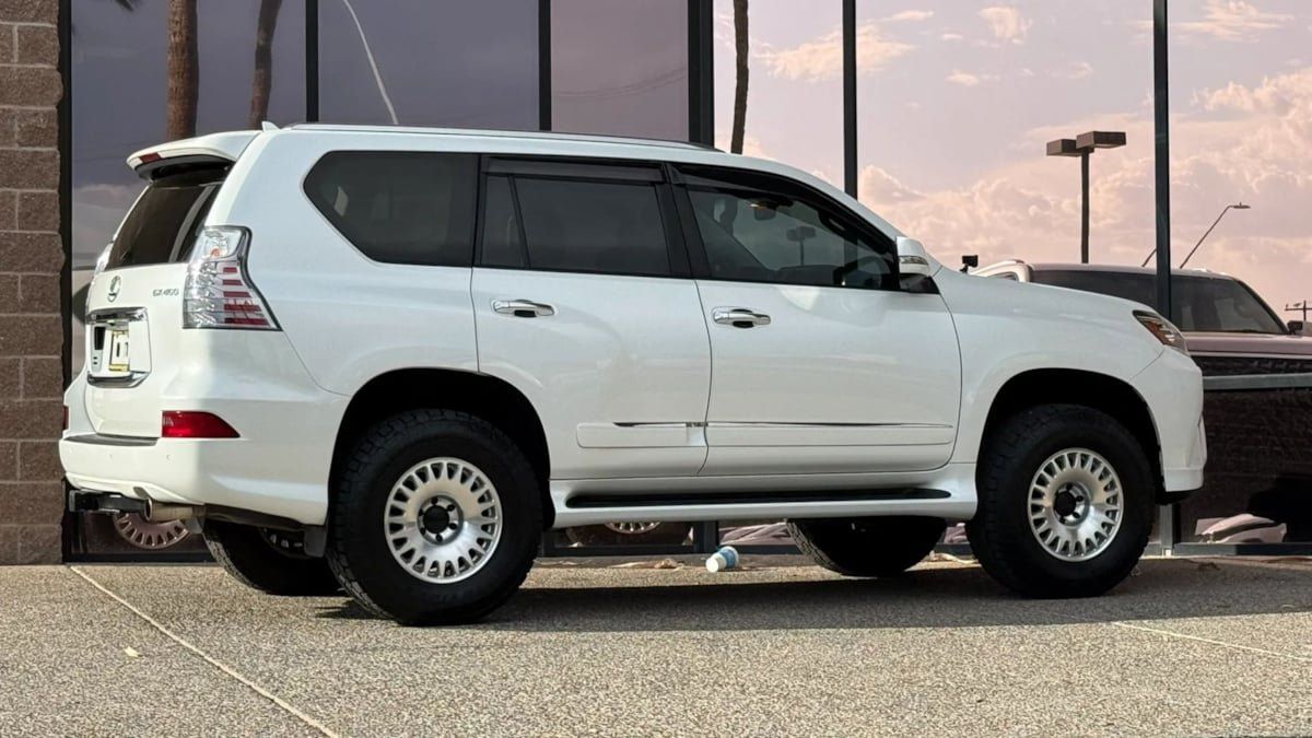 Used 2014 Lexus GX 460 w/ Premium Package AWD/4WD image 13