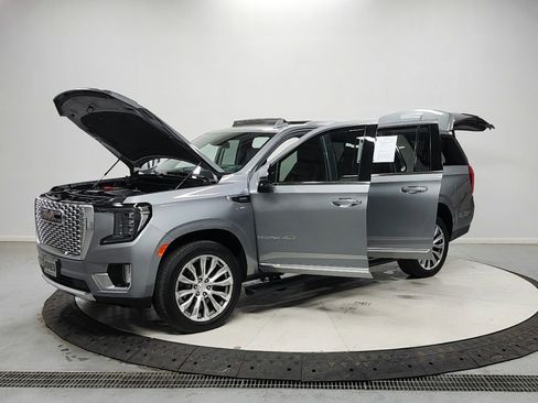 Used 2023 GMC Yukon XL Denali RWD image 11