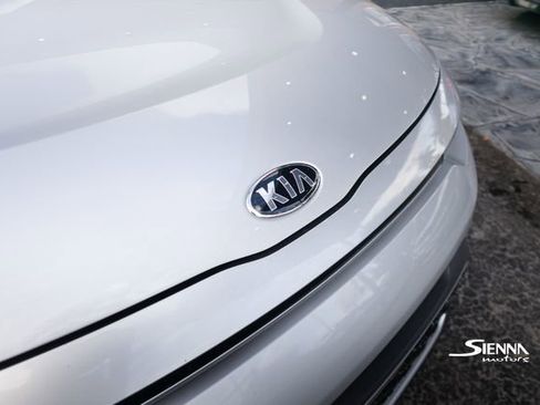 Used 2020 Kia Soul LX image 12