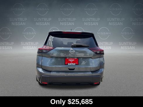 Used 2025 Nissan Rogue SV w/ SV Premium Package FWD image 4