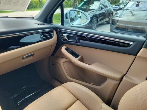 Used 2024 Porsche Macan AWD/4WD image 15