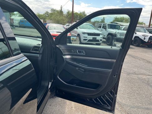 Used 2018 Ford Explorer XLT w/ Equipment Group 202A FWD image 41
