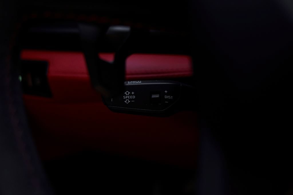 Used 2025 Lamborghini Urus SE AWD/4WD image 57
