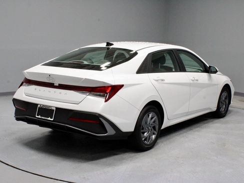 Used 2024 Hyundai Elantra SEL FWD image 11
