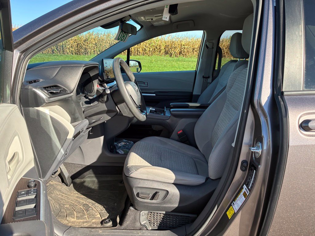 Used 2022 Toyota Sienna LE FWD image 9